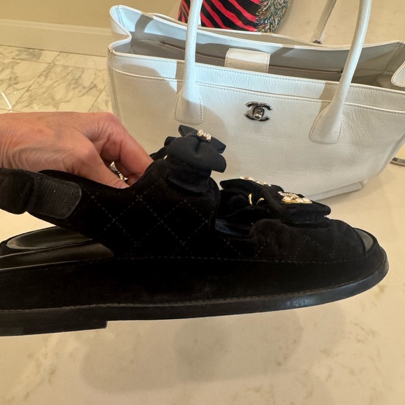 CHANEL Black Sandals with Bow and Pearl Details - Picture 2 of 6